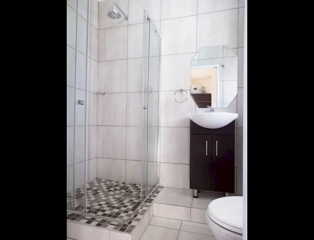 1 bed property to rent in ROSEBANK